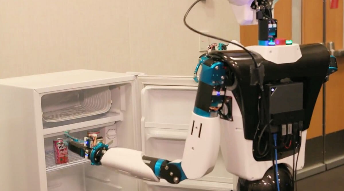 Microsoft наконец-то разработала робота, который может принести вам пиво.